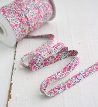 Load image into Gallery viewer, Wiltshire bud bias tape by the yard -1/2" double fold