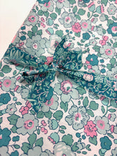 Load image into Gallery viewer, Alice Caroline Exclusives Fat Quarter Bundle-Mint Meadow