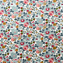 Load image into Gallery viewer, Betsy P
