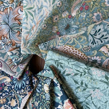 Load image into Gallery viewer, William Morris Fat quarter bundle Leafy Boughs